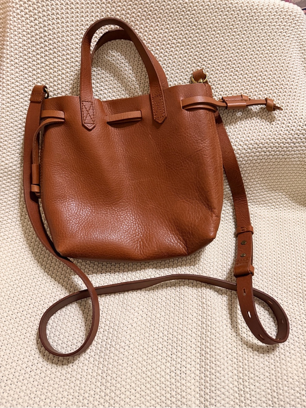 Madewell Small Drawstring
Transport Crossbody Bag